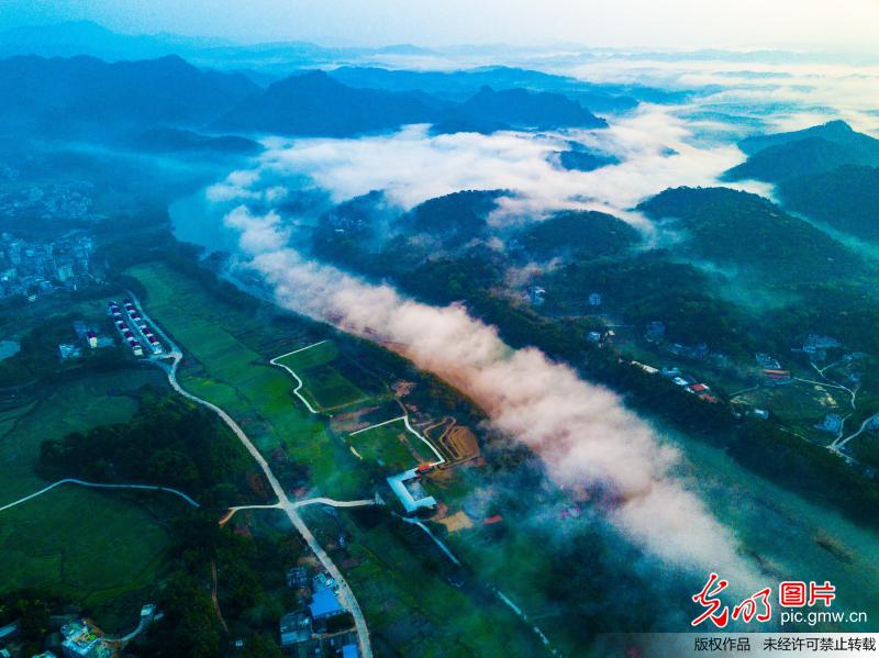 Picturesque scenery of sea of clouds in S China