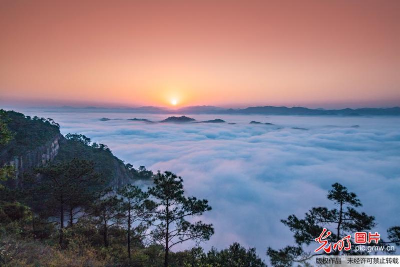 Picturesque scenery of sea of clouds in S China