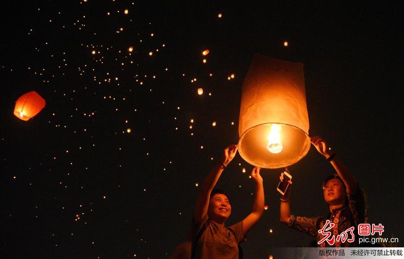 People fly Kongming lanterns to celebrate Water-Sprinkling Festival in SW China