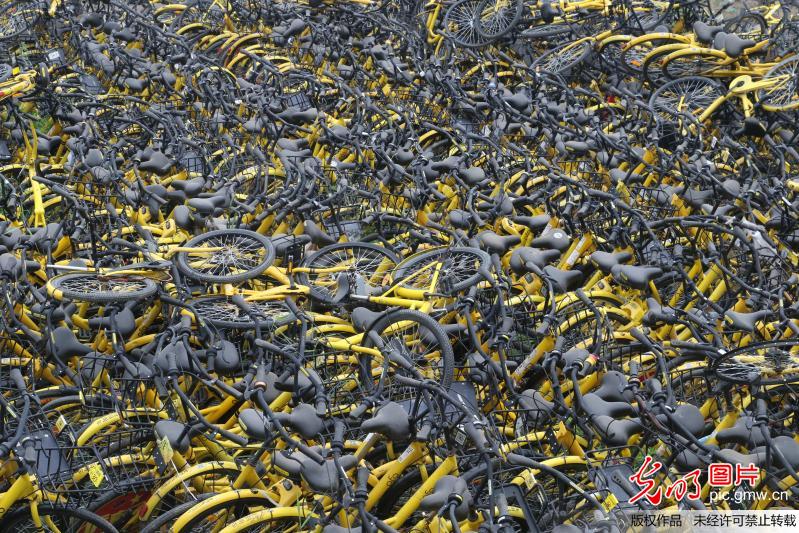 “Tomb” of broken shared bikes in C China