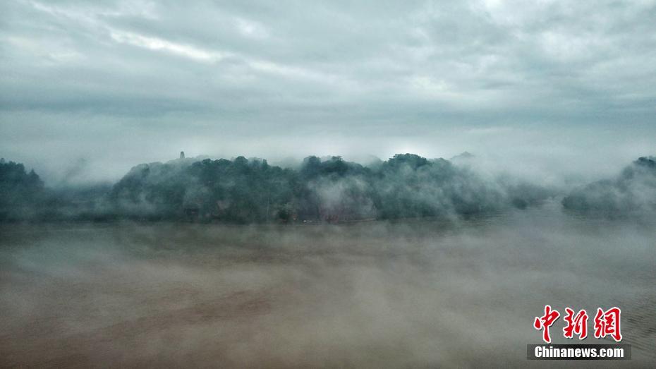 Scenery of fog-enveloped Leshan in SW China’s Sichuan