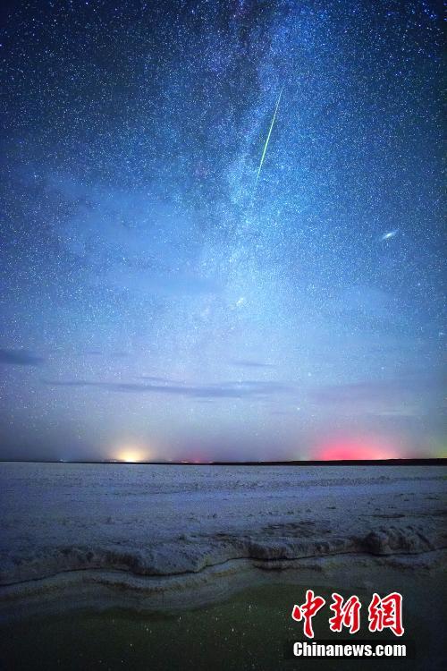 Amazing scenery of Perseus meteor shower in NW China’s Qinghai