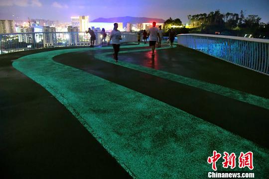 Luminous walkway seen in SE China’s Fujian