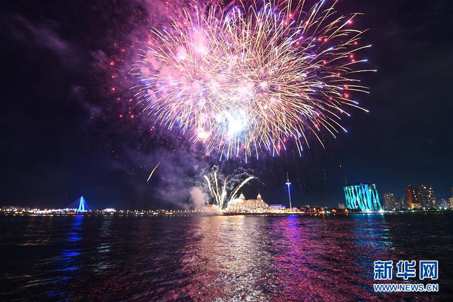 Fireworks greet Mid-Autumn festival