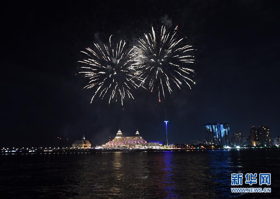 Fireworks greet Mid-Autumn festival
