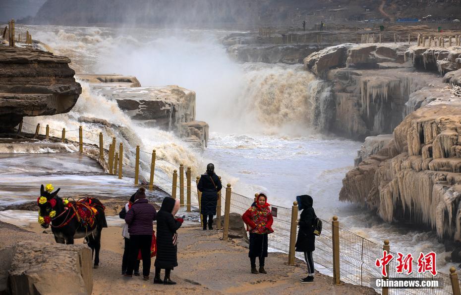 Stunning scenery of icicles at Hukou Waterfall