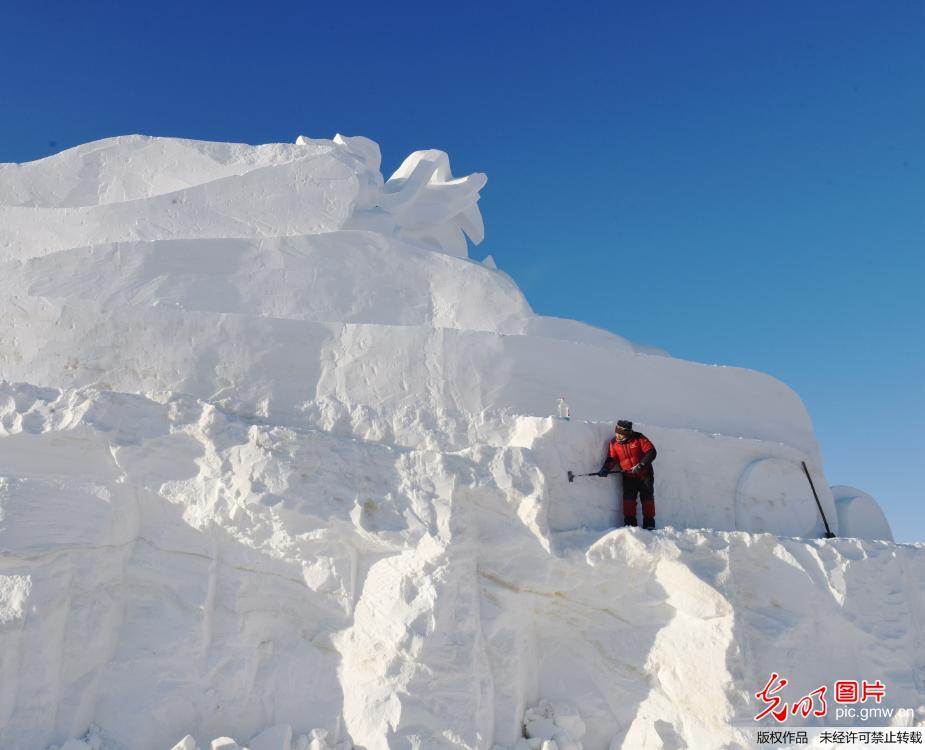 Tourists experience low temperature in Beiji Village in NE China’s Heilongjiang
