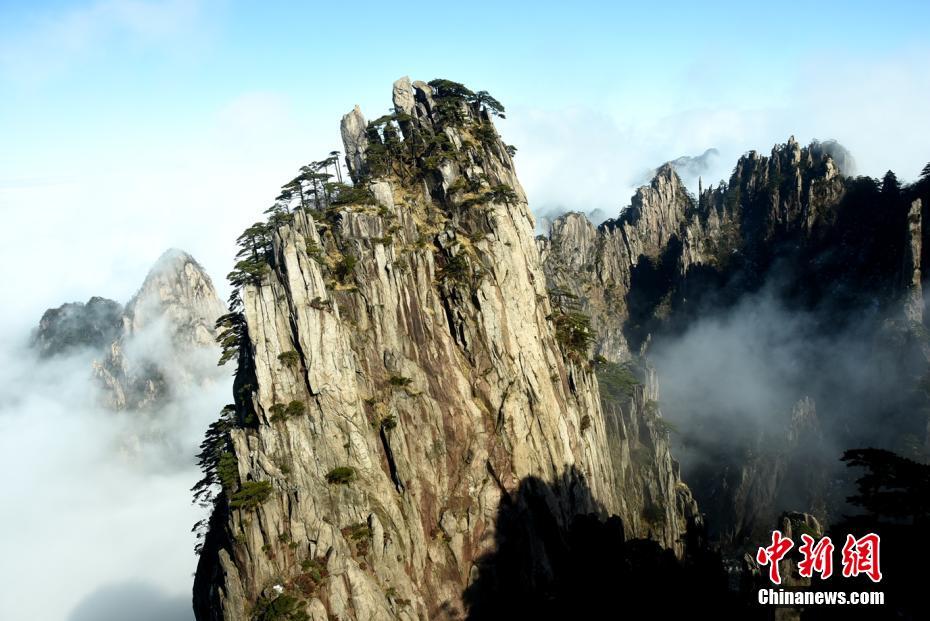 Amazing scenery of sea of clouds in E China’s Anhui Province