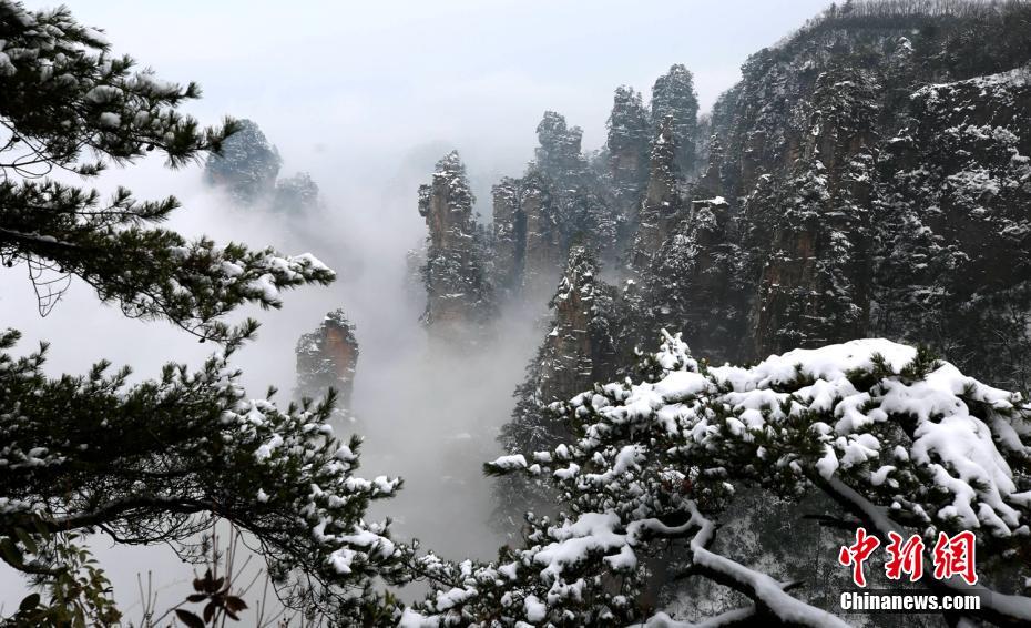 Picturesque scenery of snow-covered Zhangjiajie in C China’s Hunan