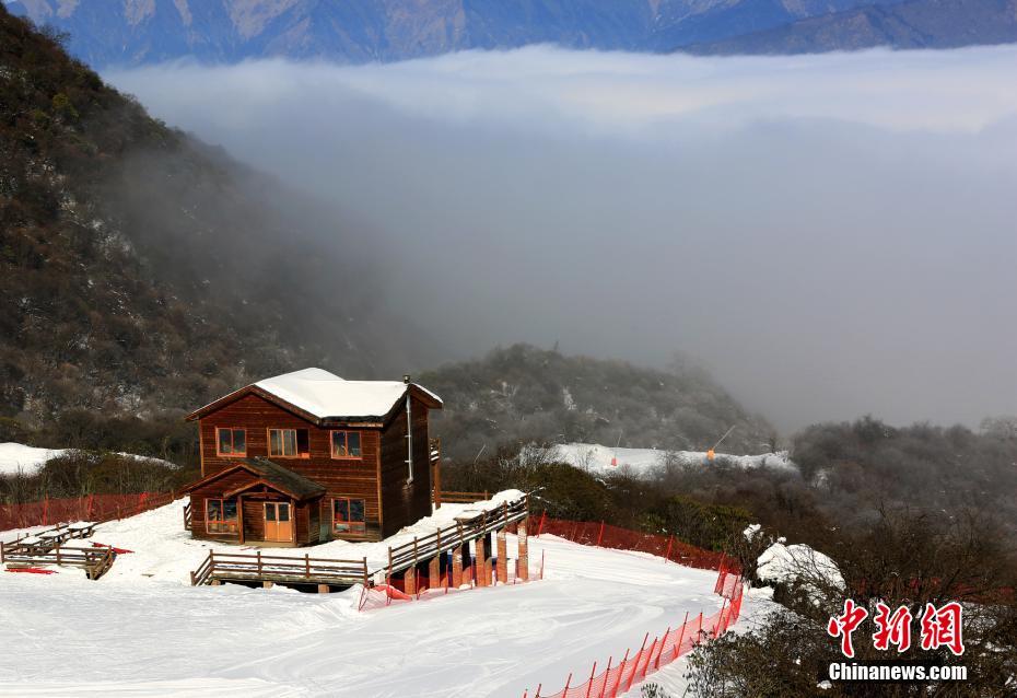 Fairyland-like Jiuding Mountain after snowfall in SW China’s Sichuan