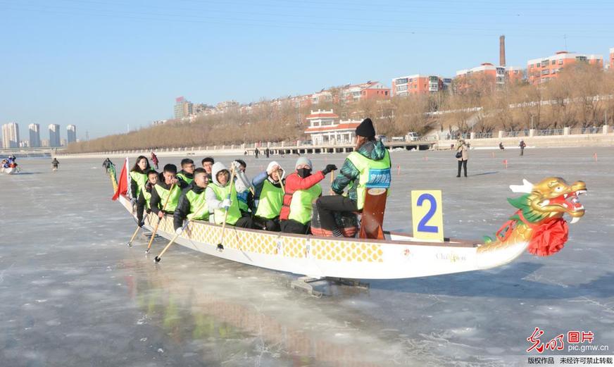 Dragon boat competition on ice held in NE China’s Liaoning