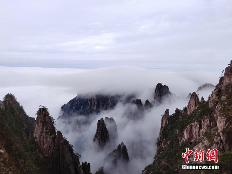 Amazing scenery of Huangshan Mountain after rainfall in E China