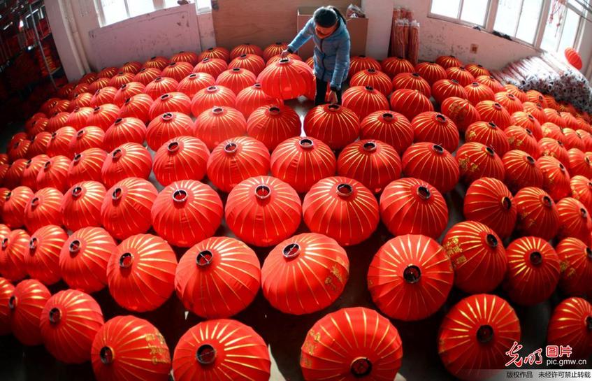 Workers busy making Chinese lanterns for upcoming Spring Festival