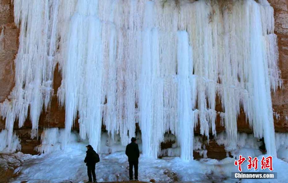 Frozen waterfall seen in NW China’s Gansu Province