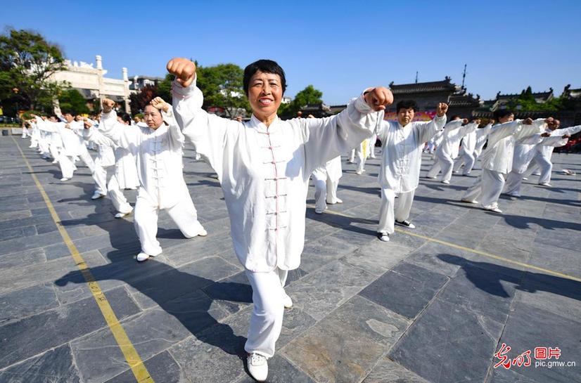 Fans practice Taichi in E China’s Anhui Province