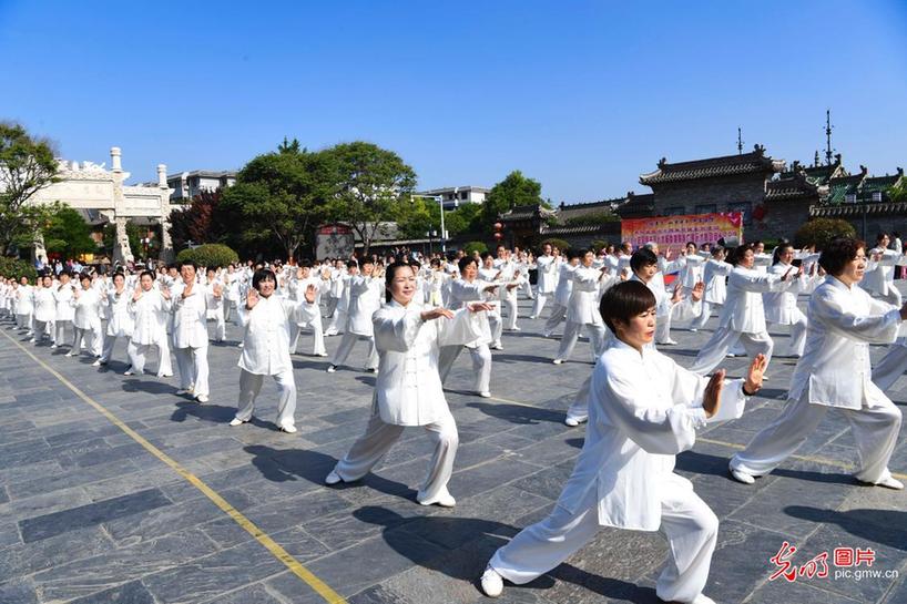 Fans practice Taichi in E China’s Anhui Province