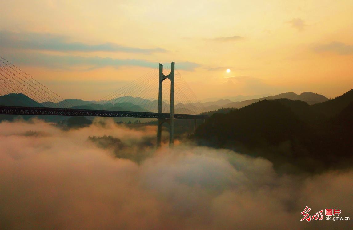 Sea of clouds shrouds Gongshui River Bridge in C China's Hubei