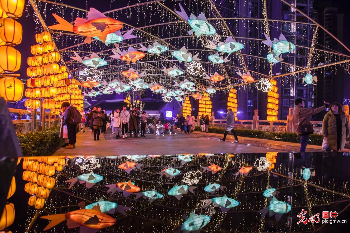 Light show held in SW China's Chongqing