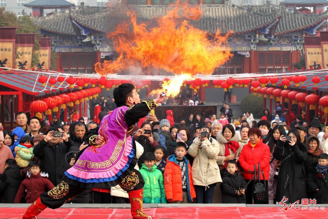 Temple fair held in C China’s Henan to greet upcoming Chinese New Year