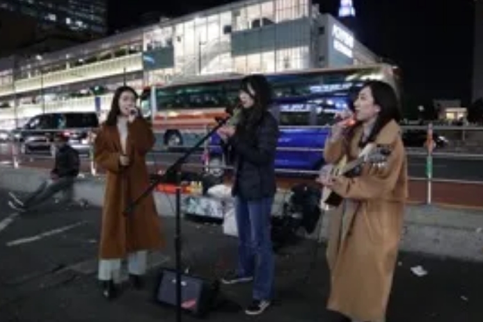 Heartwarming! Japanese girl covers Chinese anti-epidemic songs