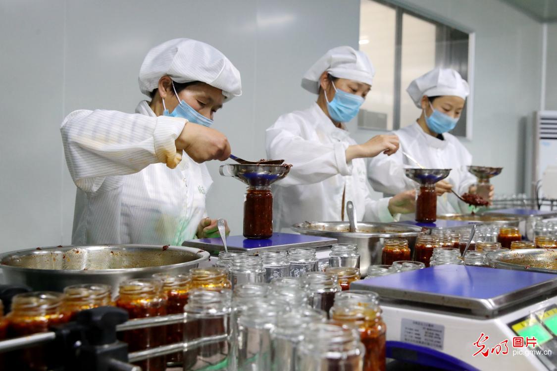 Poverty alleviation workshops resume production orderly in China