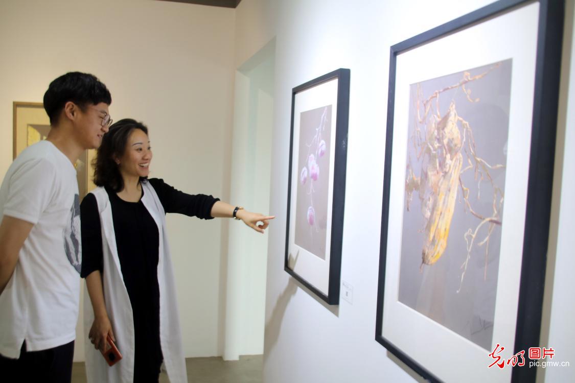 Art charity exhibition in Jiangsu, SE China