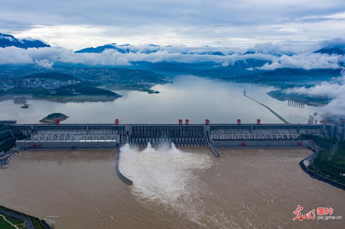 Three Gorges Dam sees arrival of the Yangtze River’s first flood this year