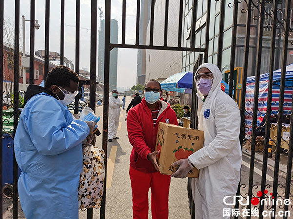 Stand with China: Nigerian international student helps Wuhan to combat the virus as a volunteer