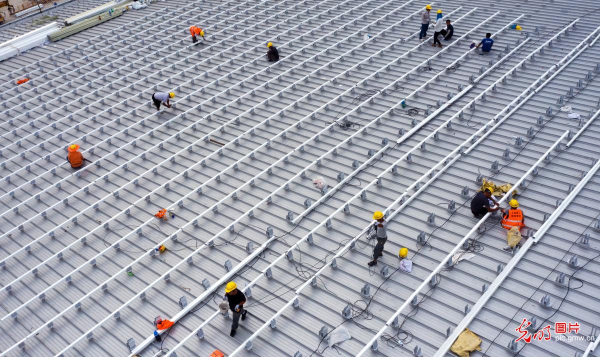 Shanghai Pudong Football Stadium entered the late stage of construction