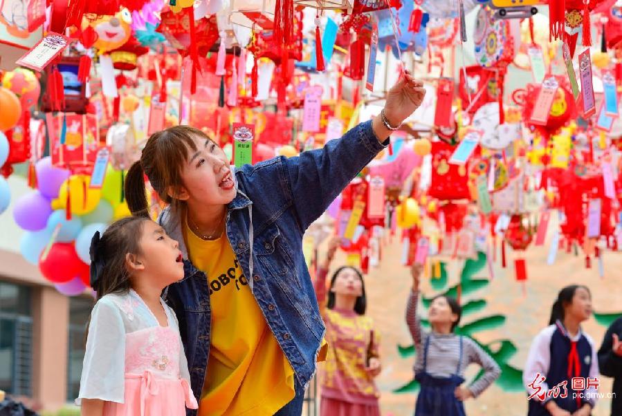 Lantern fair held in a primary school of Hohhot, N China's Inner Mongolia