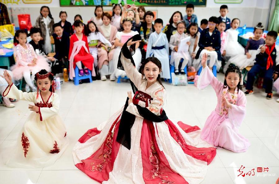 Lantern fair held in a primary school of Hohhot, N China's Inner Mongolia