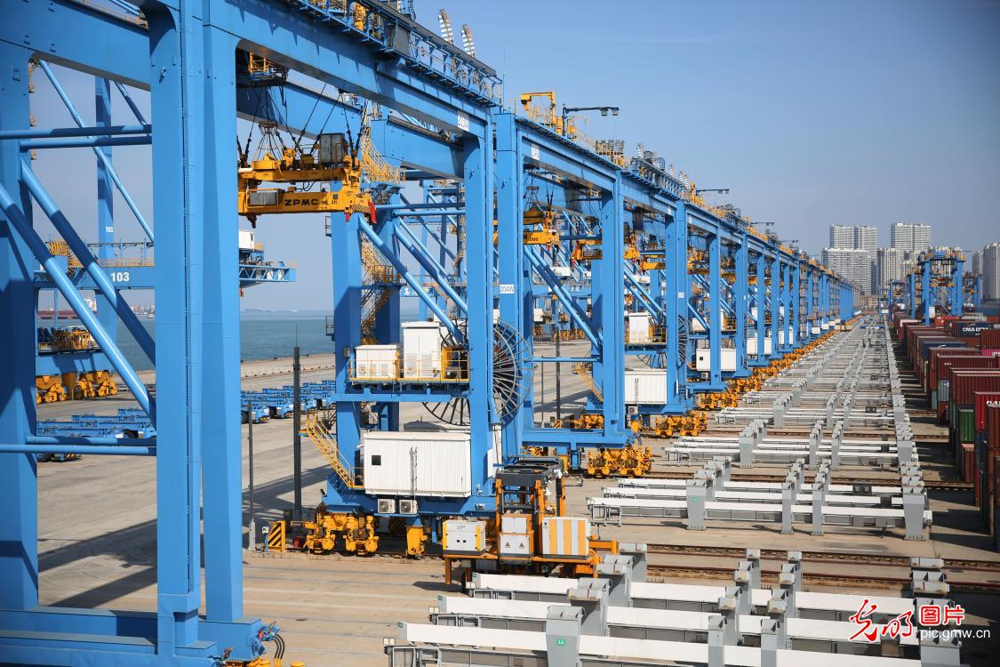 Bumper week for Qingdao unmanned container terminal
