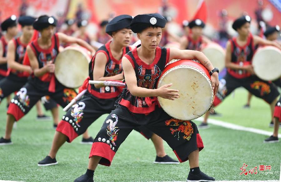 Traditional folk activities held in Hunan to greet prefectural sports games