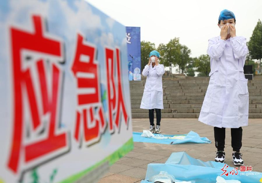 Emergency drill held in C China to prevent a resurgence of infections in autumn and winter