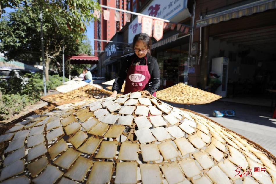 People busy making dried tofu in Guizhou,SW China