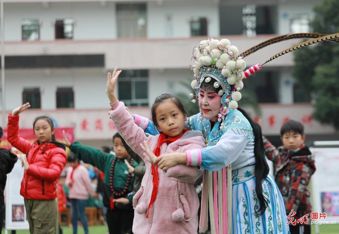 传承和弘扬戏曲文化