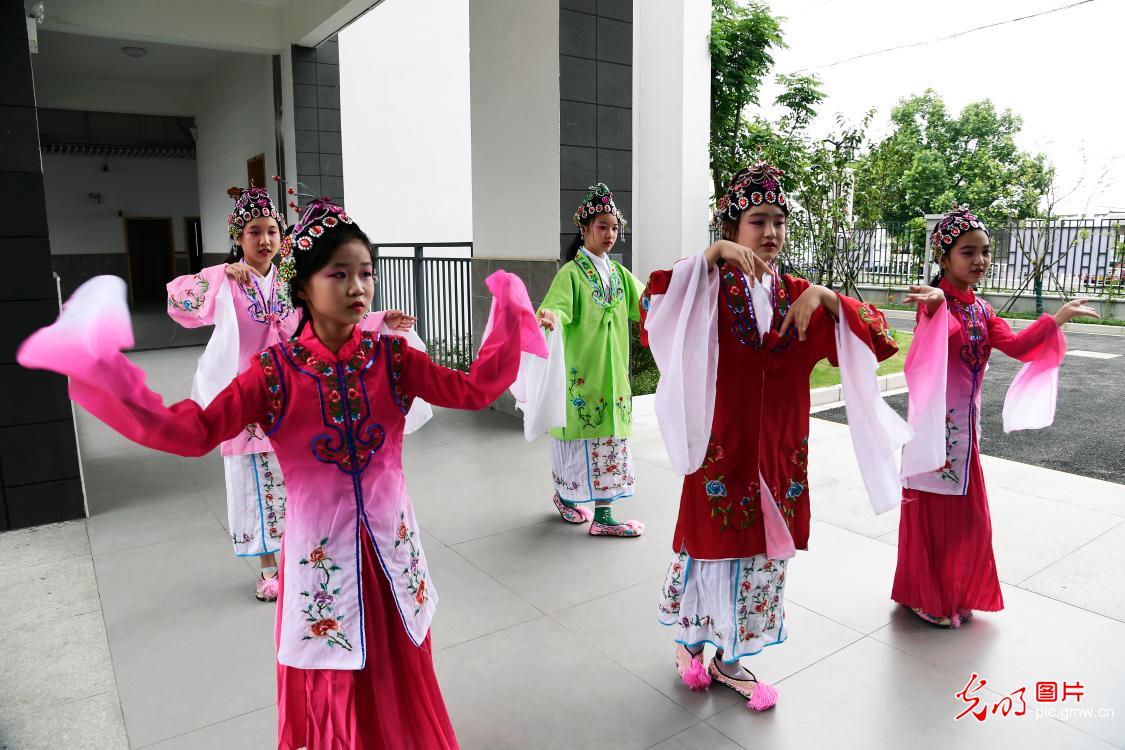 传承和弘扬戏曲文化