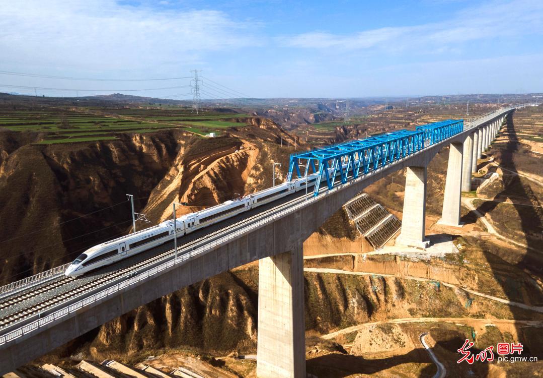 Trial operation of Xi'an-Yinchuan high-speed railway