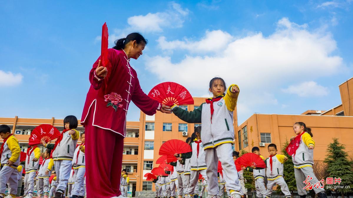 江苏泗洪：学习太极 强身健体