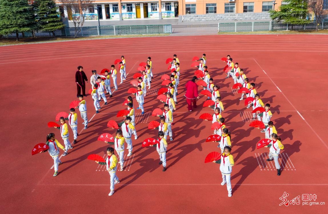 江苏泗洪：学习太极 强身健体