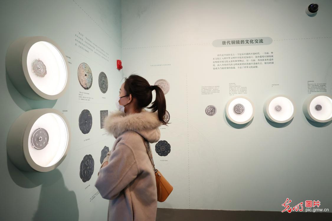 Exhibition themed with ancient Chinese bronze mirrors held at National Museum of China