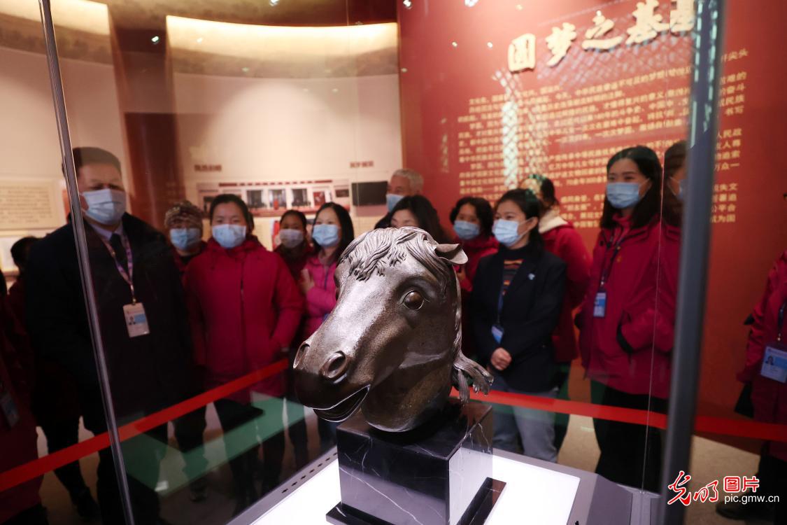 Bronze horse head sculpture returned to China's Old Summer Palace