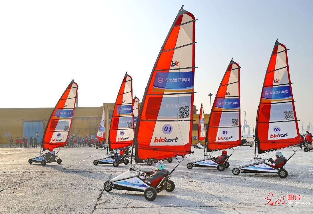 The 1st “Hegang Cup” Land Sailing Competition kicked off on Dec. 12 in N China's Hebei