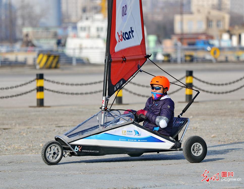 The 1st “Hegang Cup” Land Sailing Competition kicked off on Dec. 12 in N China's Hebei
