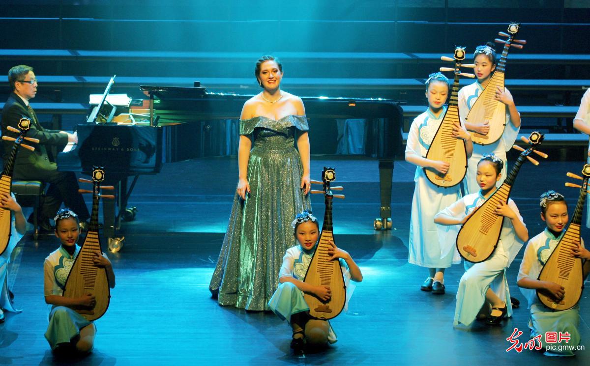 Chinese classical songs performed by kids together with foreign singers in Suzhou