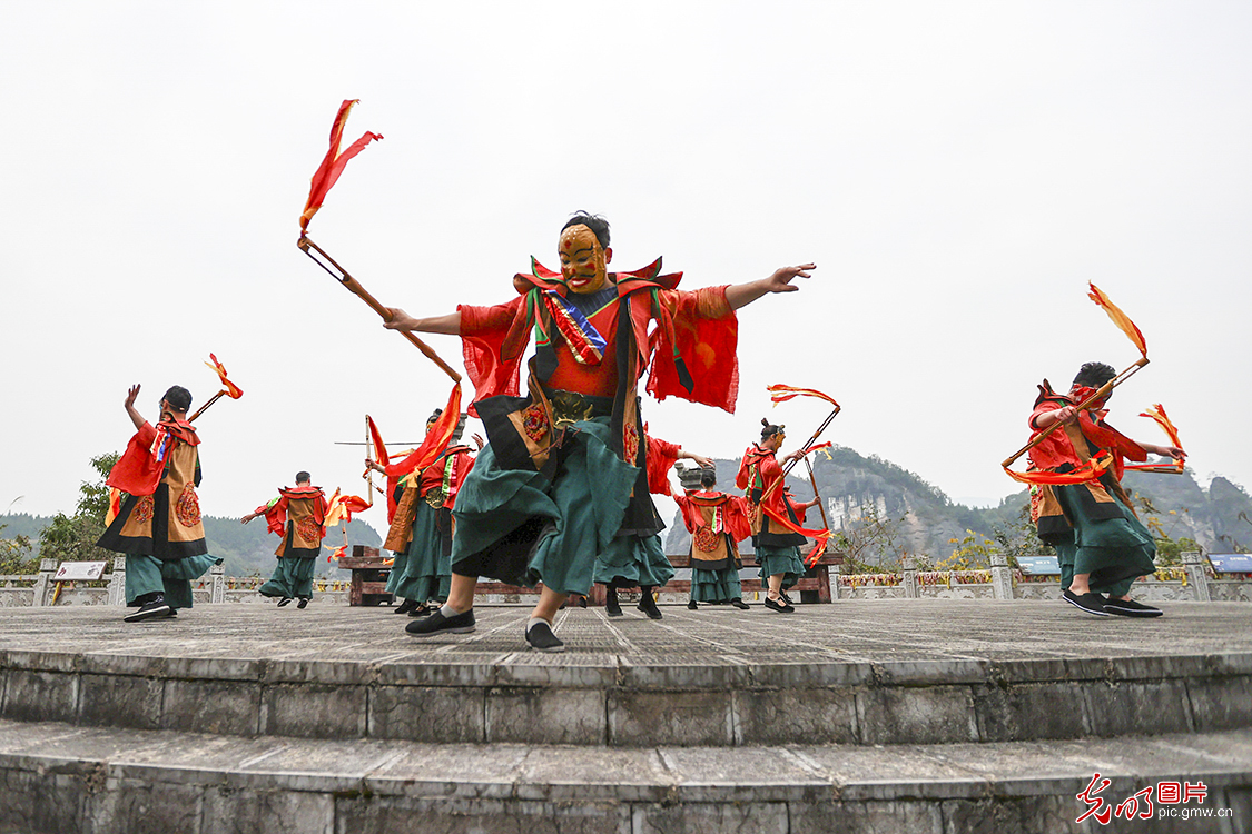 Gelao culture explored amid tours in SW China's Guizhou