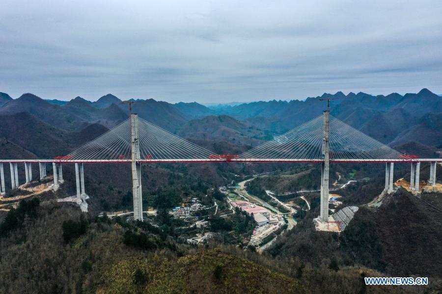 Yunwu Bridge of Duyun-Anshun expressway under construction