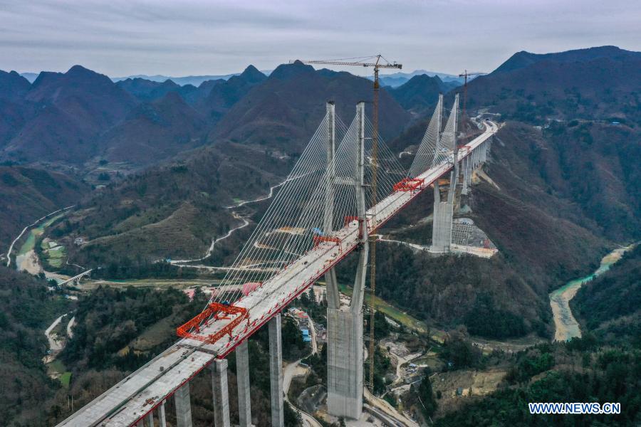 Yunwu Bridge of Duyun-Anshun expressway under construction