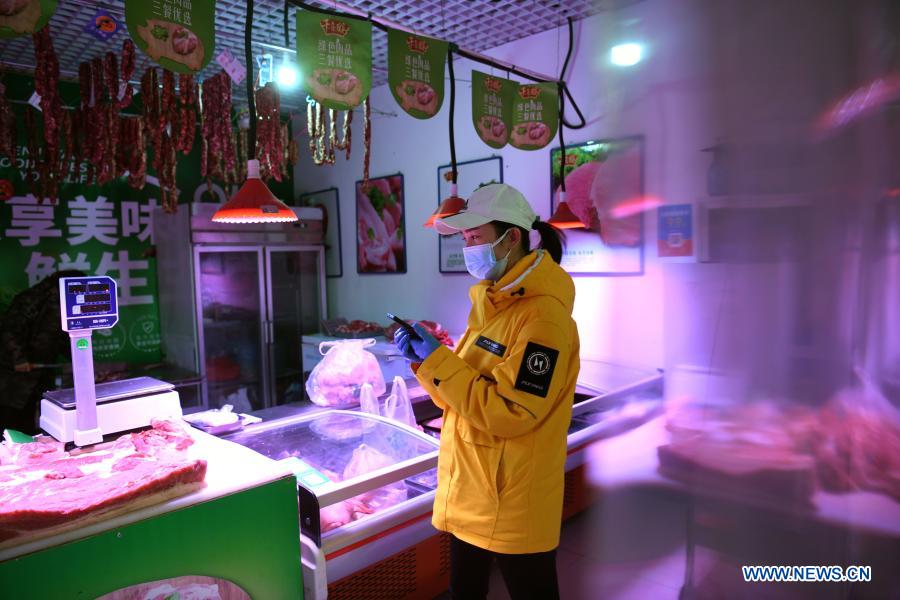 Restaurant provides free meals to community workers as COVID-19 outbreak hits Shijiazhuang