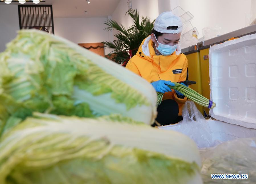 Restaurant provides free meals to community workers as COVID-19 outbreak hits Shijiazhuang